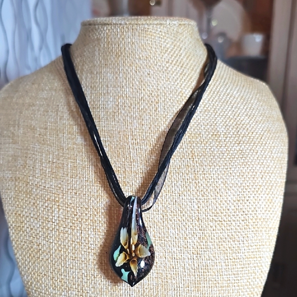 Murano Style Black and Gold Floral Motif Pendant Necklace